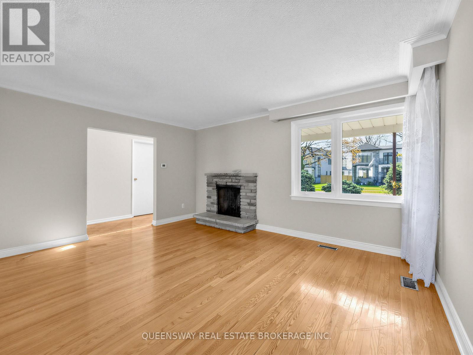 517 Pinegrove Road, Oakville, Ontario  L6K 2C2 - Photo 7 - W13221180