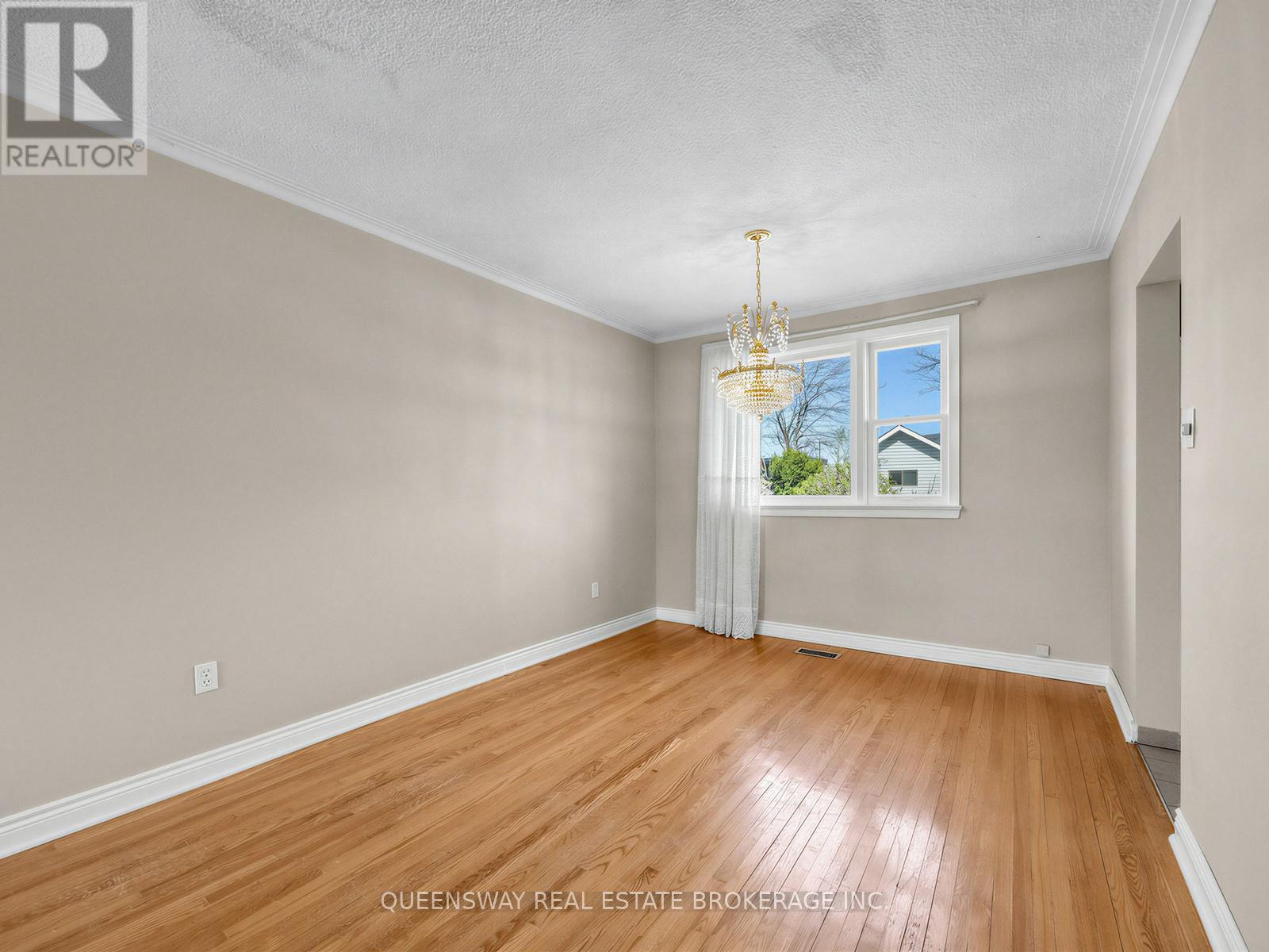 517 Pinegrove Road, Oakville, Ontario  L6K 2C2 - Photo 9 - W13221180