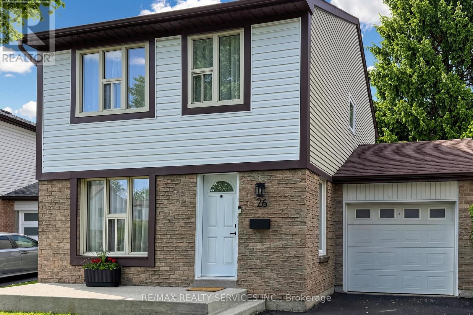 26 Mayfair Crescent, Brampton, Ontario  L6S 3N4 - Photo 3 - W13221482