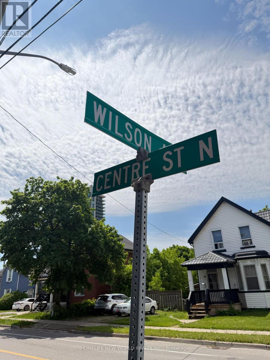 16 Centre Street N, Brampton, Ontario  L6V 1S7 - Photo 4 - W13221586