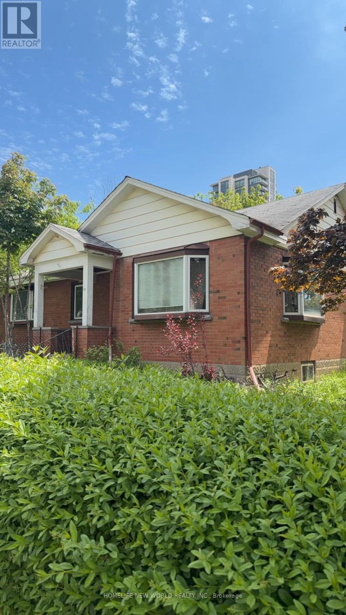 16 Centre Street N, Brampton, Ontario  L6V 1S7 - Photo 7 - W13221586