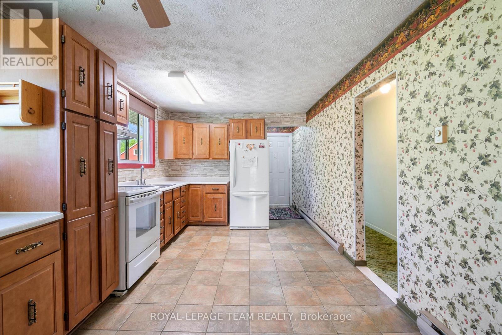 15615 Dixon Road, South Stormont, Ontario  K0C 1R0 - Photo 10 - X13221724