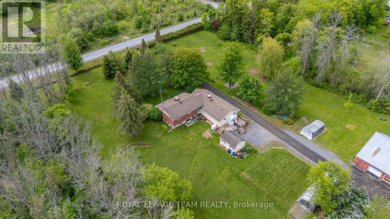15615 Dixon Road, South Stormont, Ontario  K0C 1R0 - Photo 3 - X13221724