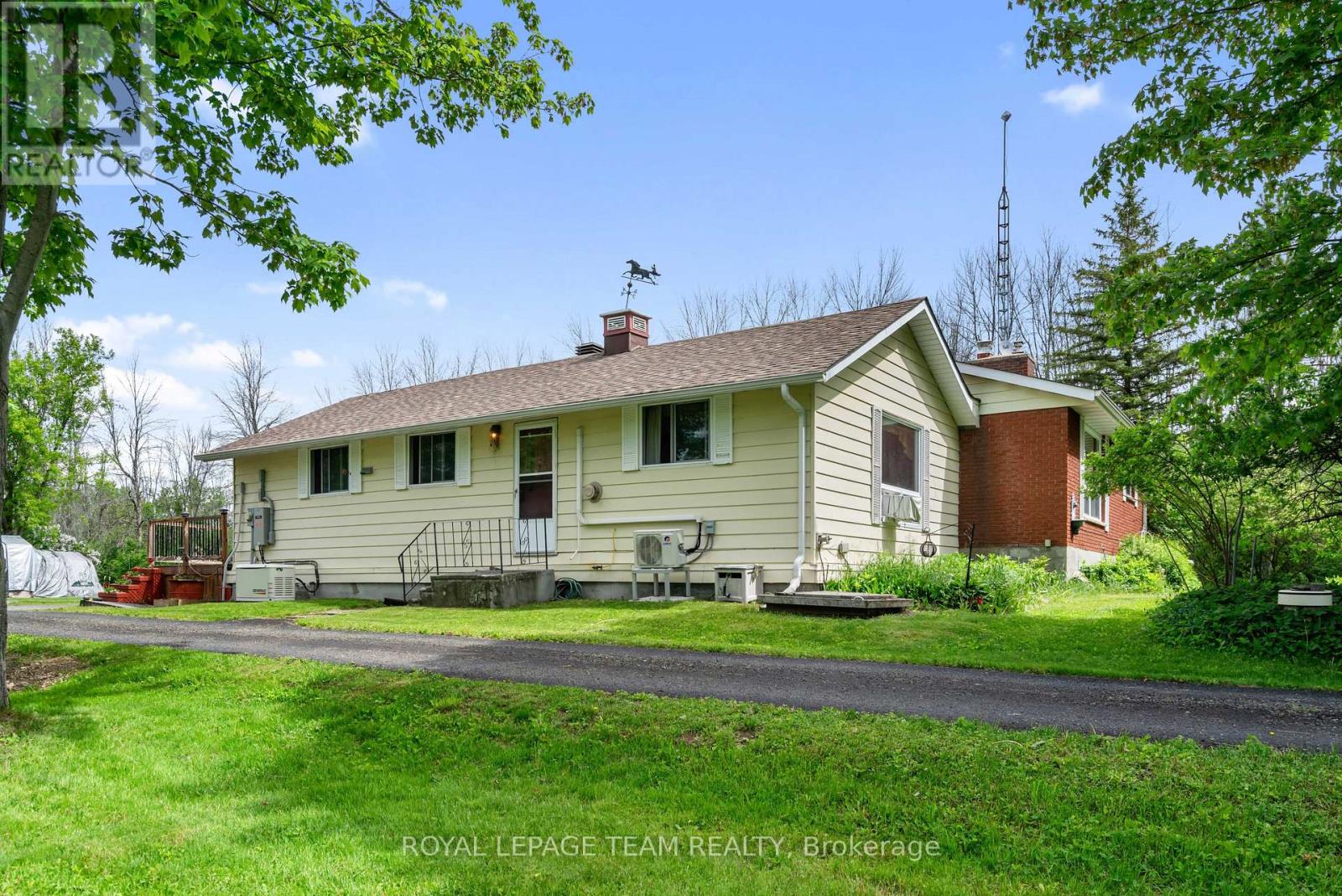 15615 Dixon Road, South Stormont, Ontario  K0C 1R0 - Photo 6 - X13221724