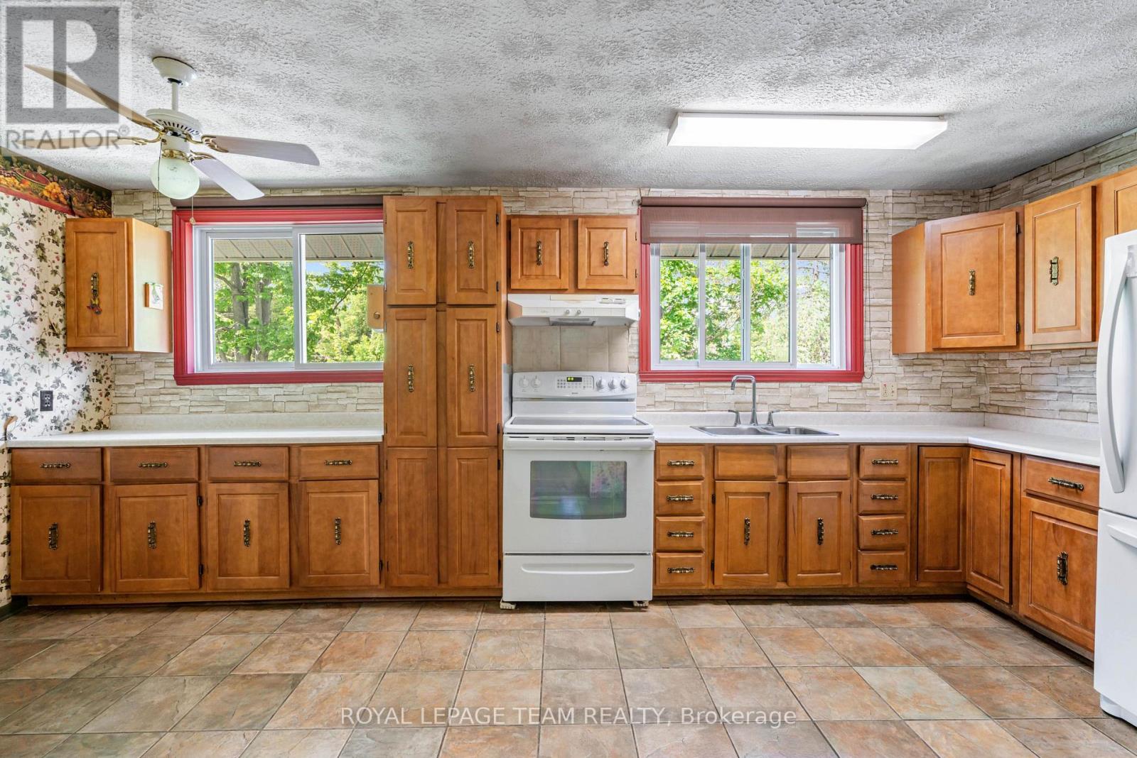 15615 Dixon Road, South Stormont, Ontario  K0C 1R0 - Photo 9 - X13221724