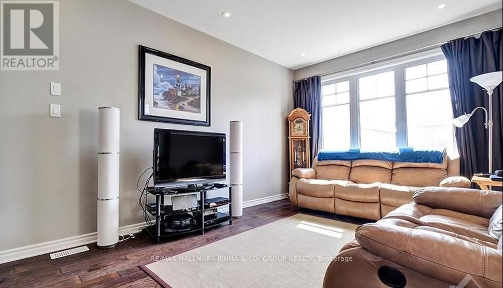 410 Stalwart Crescent, Ottawa, Ontario  K1T 0H3 - Photo 3 - X13221756