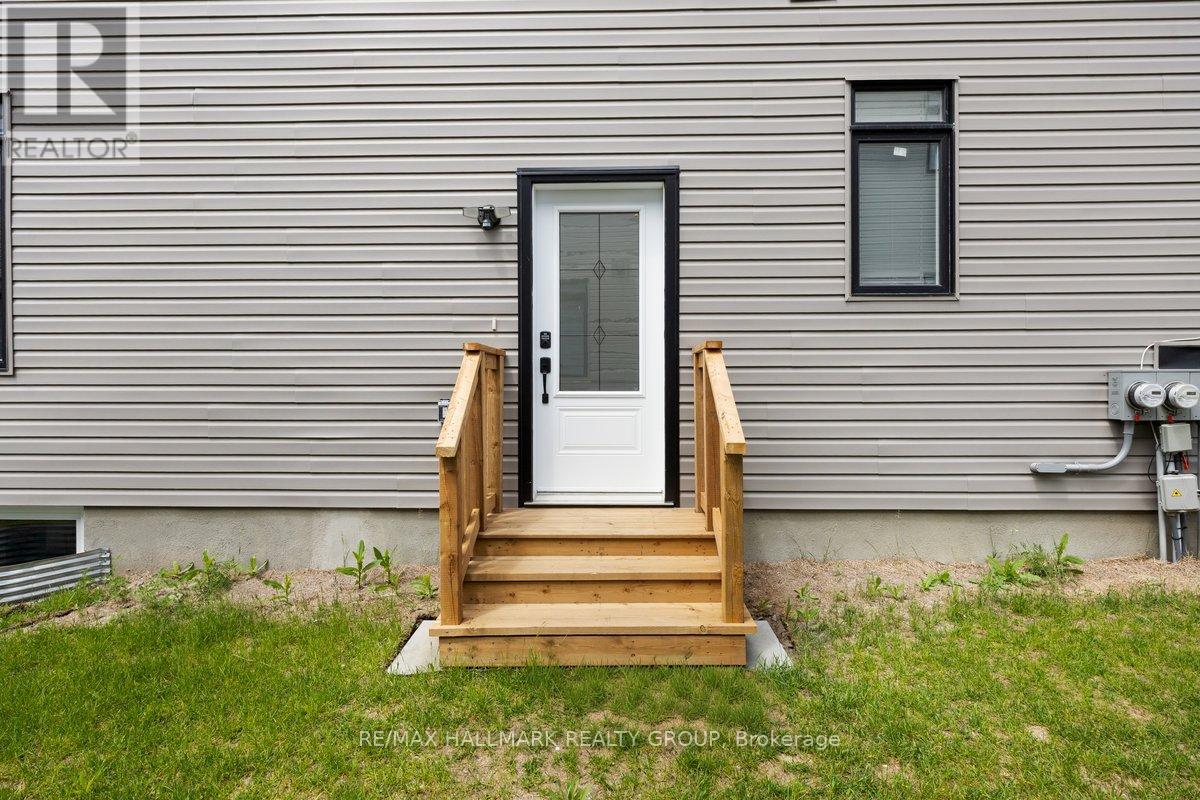 B - 525 Tahoe Heights, Ottawa, Ontario K1T 0W1 - Photo 2 - X13221768