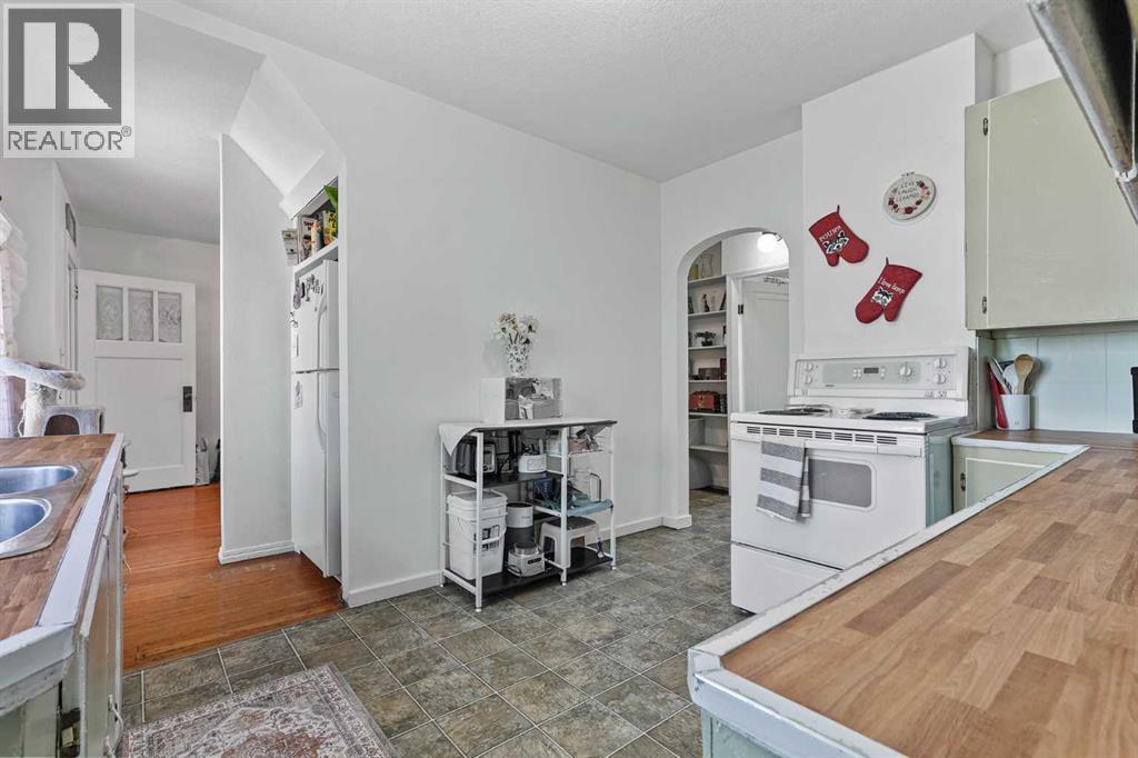54 Church Avenue, Raymond, Alberta  T0K 2S0 - Photo 6 - A2316067