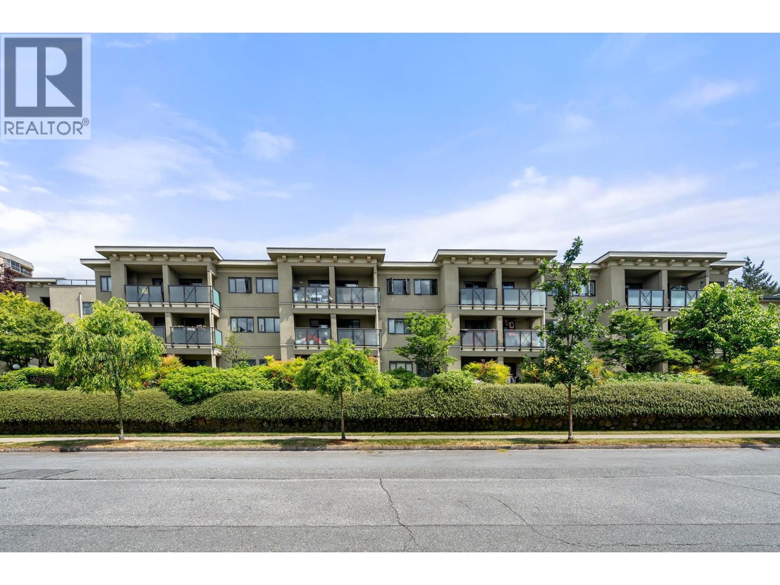 302 140 E 4TH STREET, North Vancouver, British Columbia