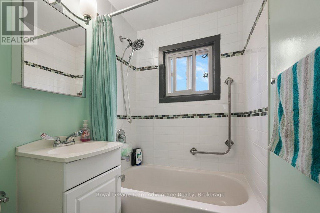 12 Victoria Avenue, Parry Sound, Ontario  P2A 2C1 - Photo 32 - X13221694
