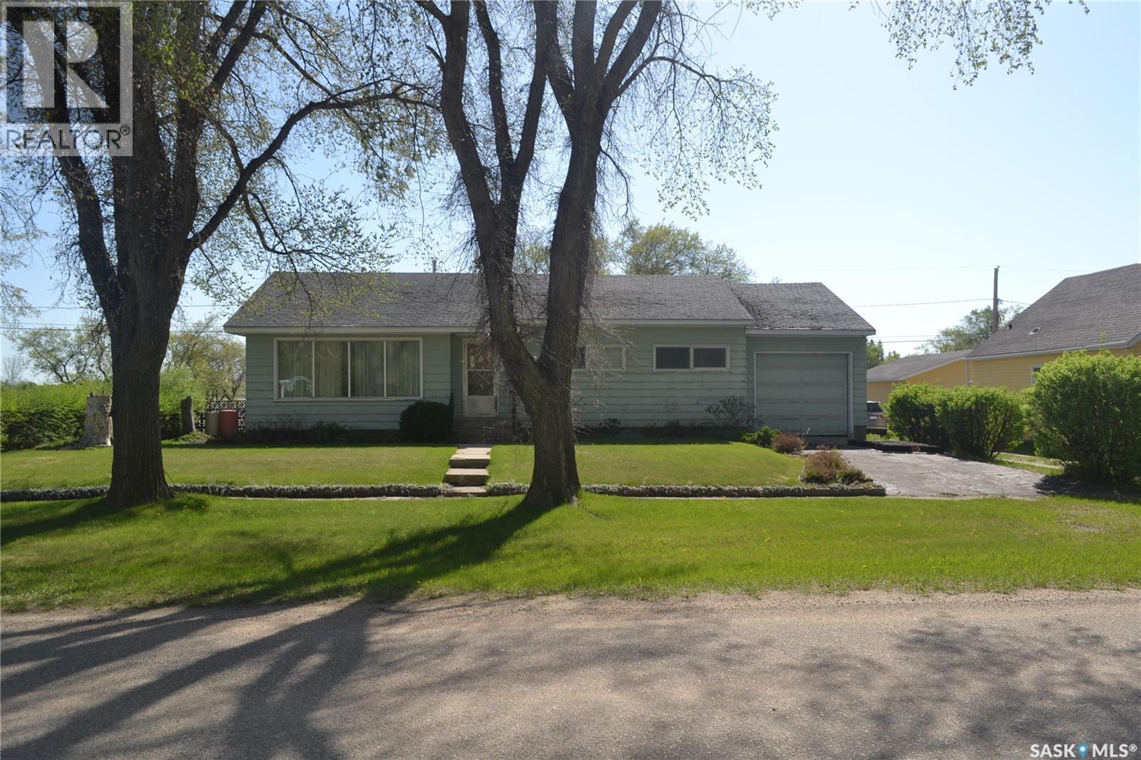 100 Main Street, Radisson, Saskatchewan  S0K 3L0 - Photo 2 - SK037770