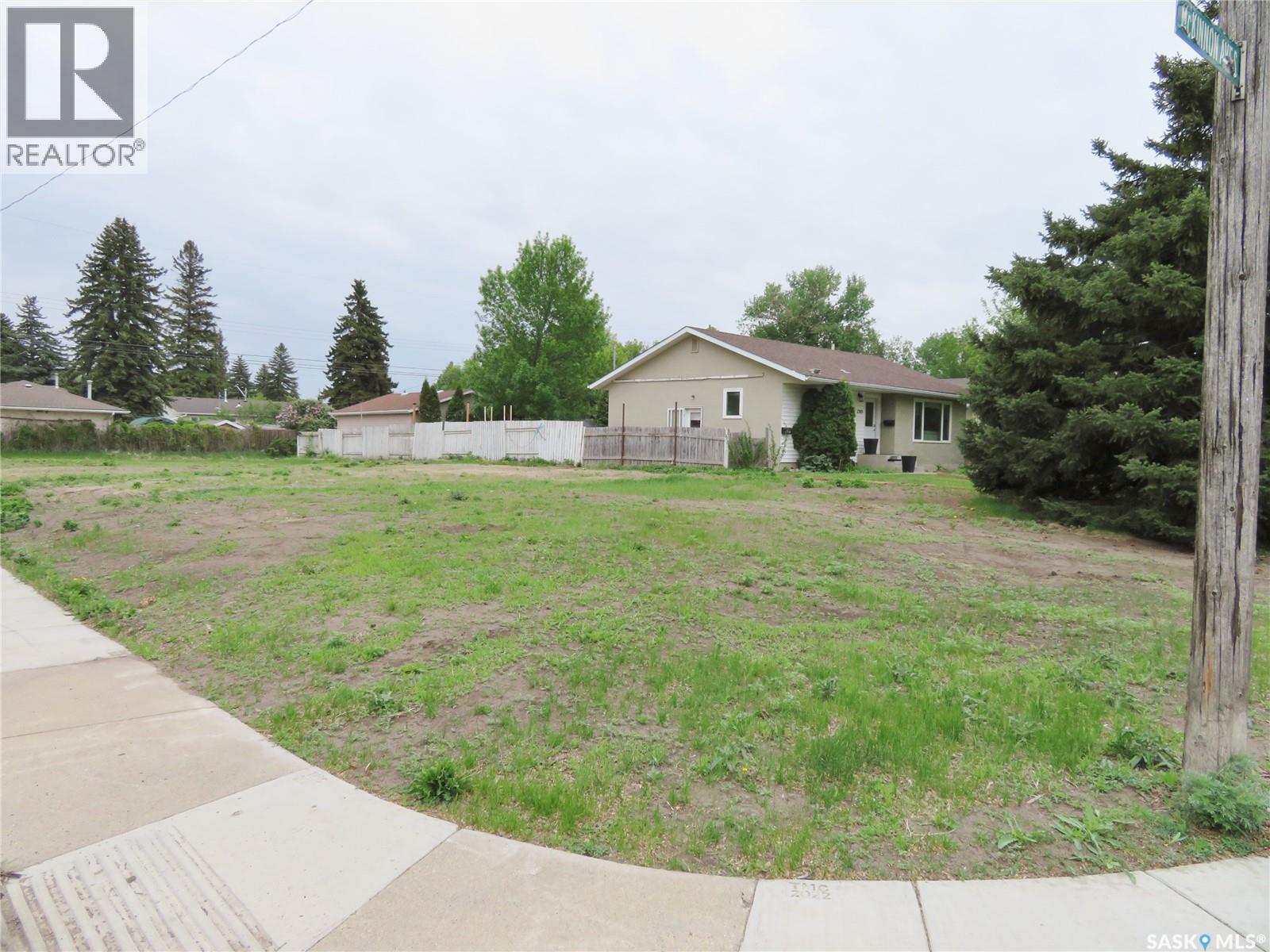 2301 Mckinnon Avenue S, Saskatoon, Saskatchewan  S7J 1N7 - Photo 1 - SK037675