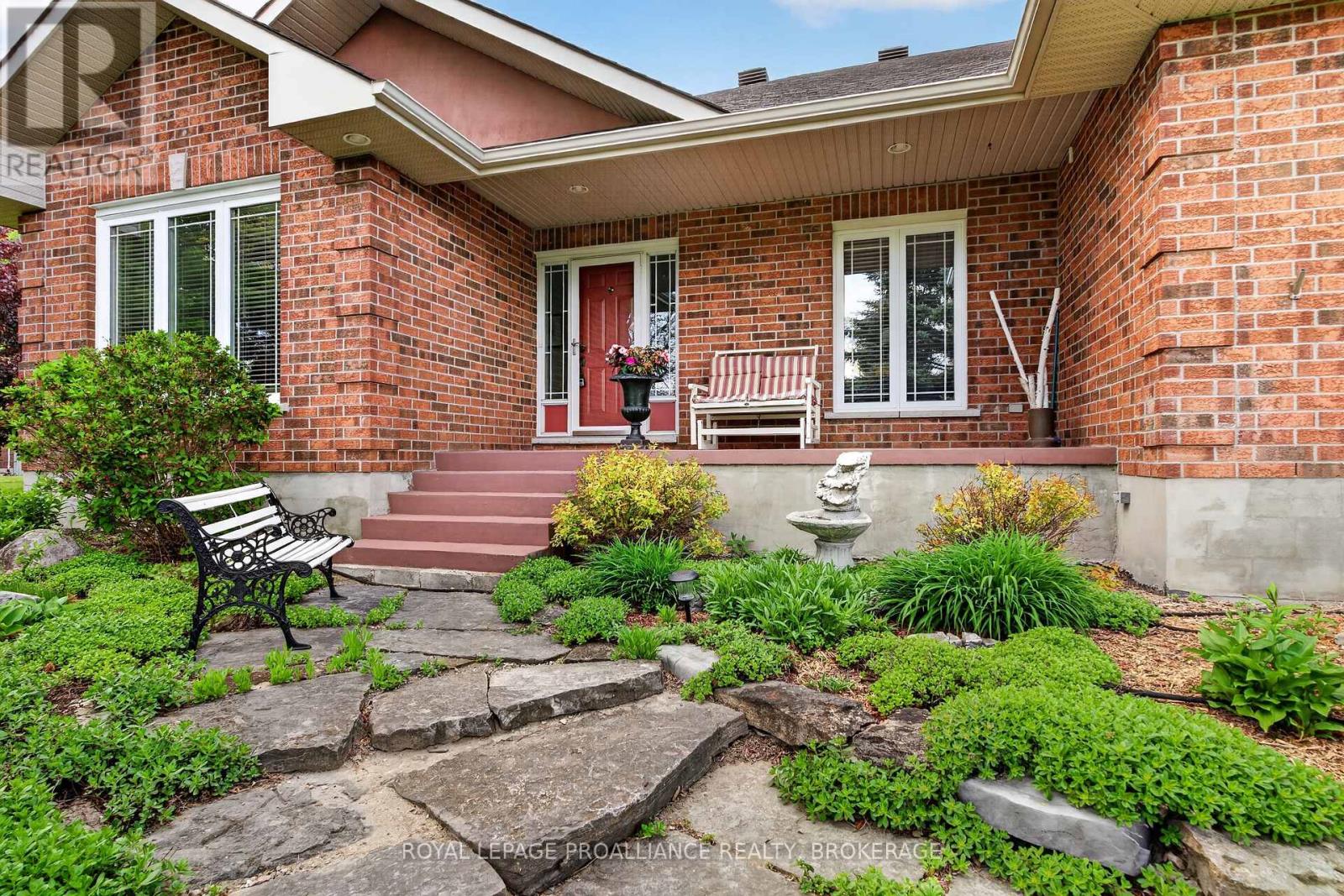 3920 Middle Woodland Drive, Frontenac, Ontario  K0H 1X0 - Photo 4 - X13056942