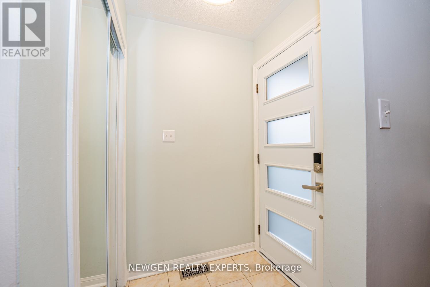 14 Mendoza Drive, Brampton, Ontario  L7A 3M3 - Photo 4 - W13221650
