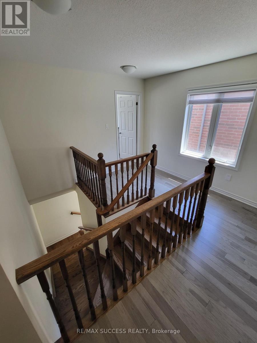 725 Kennedy Circle W, Milton, Ontario  L9E 1R9 - Photo 10 - W13221752
