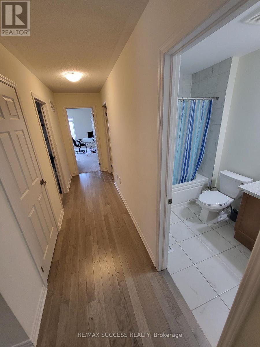725 Kennedy Circle W, Milton, Ontario  L9E 1R9 - Photo 12 - W13221752