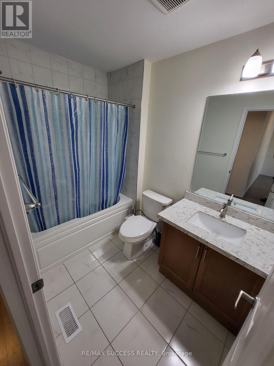 725 Kennedy Circle W, Milton, Ontario  L9E 1R9 - Photo 13 - W13221752