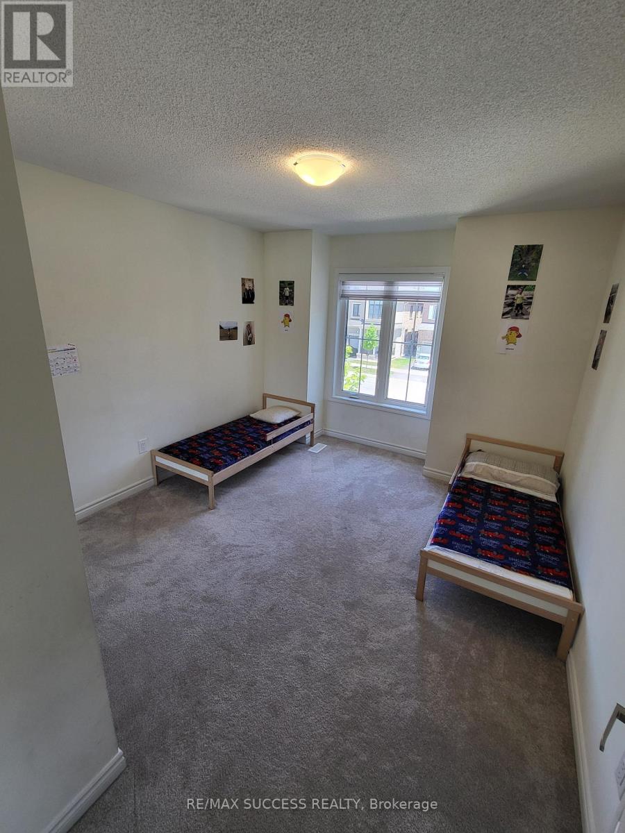 725 Kennedy Circle W, Milton, Ontario  L9E 1R9 - Photo 14 - W13221752