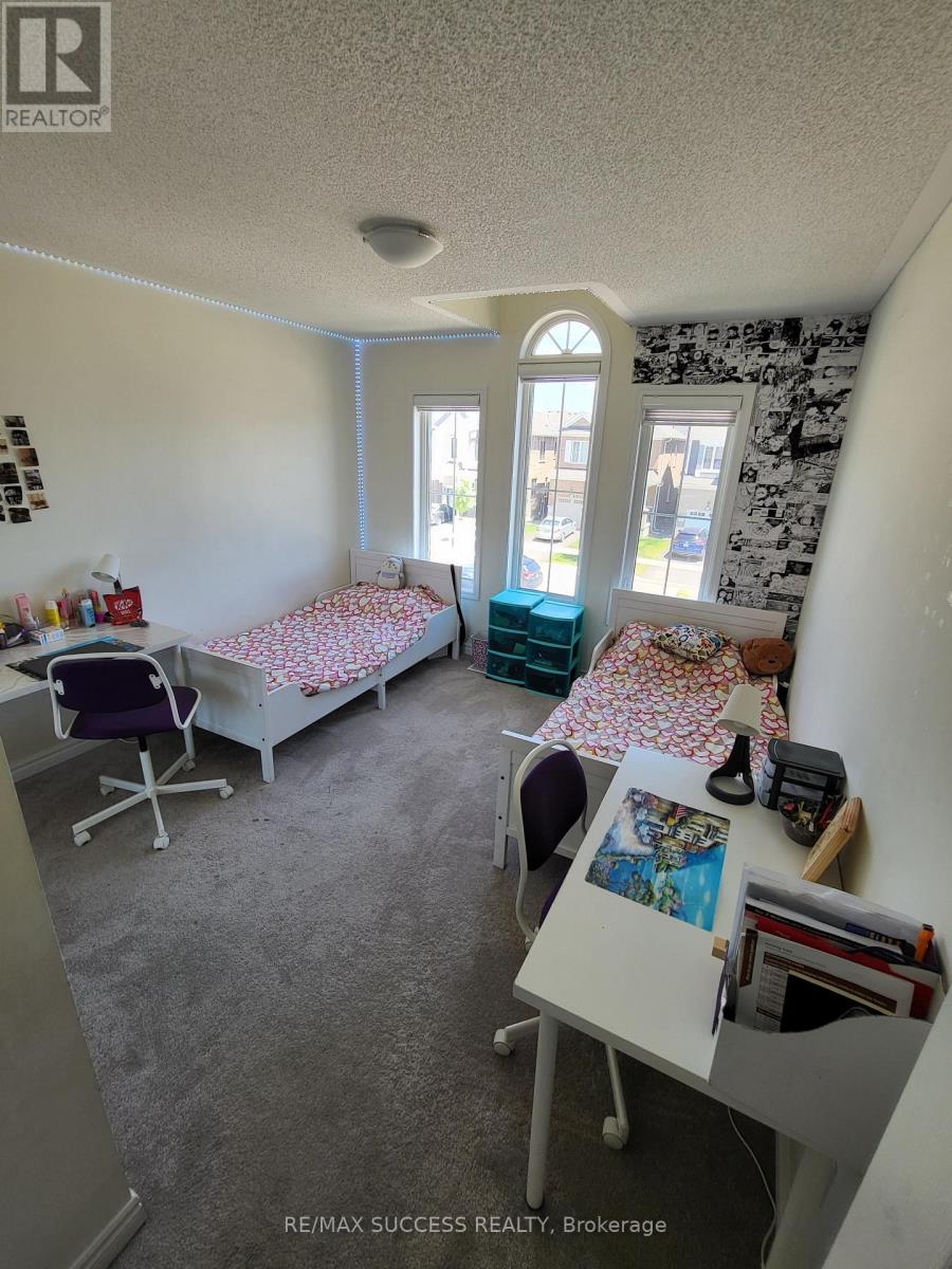 725 Kennedy Circle W, Milton, Ontario  L9E 1R9 - Photo 15 - W13221752