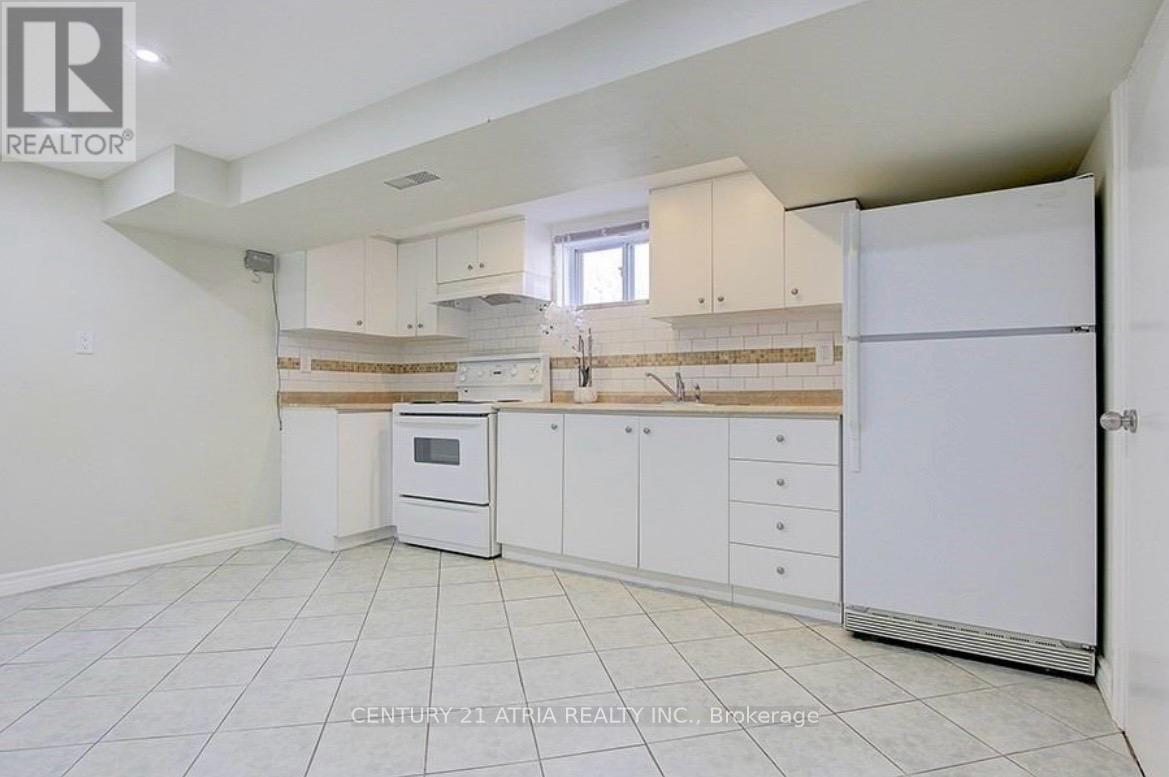 21 Alice Crescent, Toronto, Ontario  M1R 4N6 - Photo 4 - E12845422