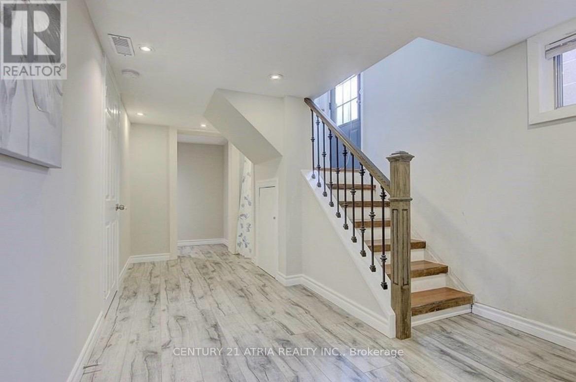 21 Alice Crescent, Toronto, Ontario  M1R 4N6 - Photo 3 - E12845422