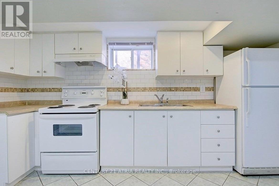 21 Alice Crescent, Toronto, Ontario  M1R 4N6 - Photo 2 - E12845422