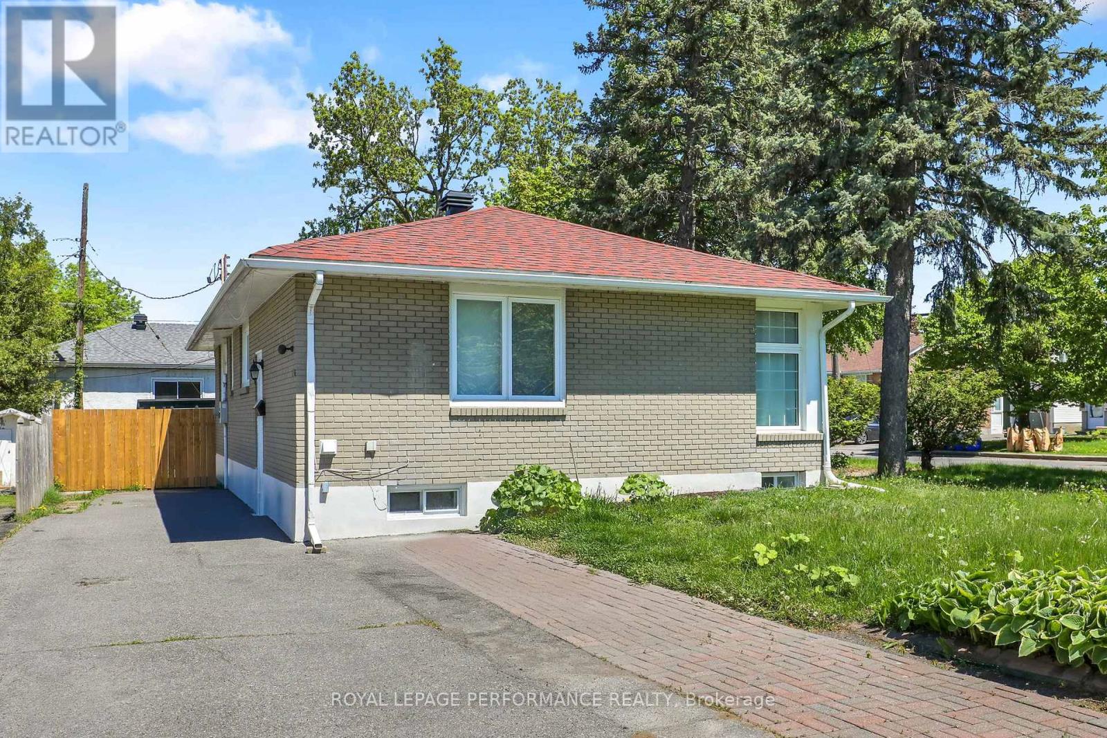Lower Unit - 940 Brant Lower Unit Street, Ottawa, Ontario  K1K 3N2 - Photo 2 - X13222106