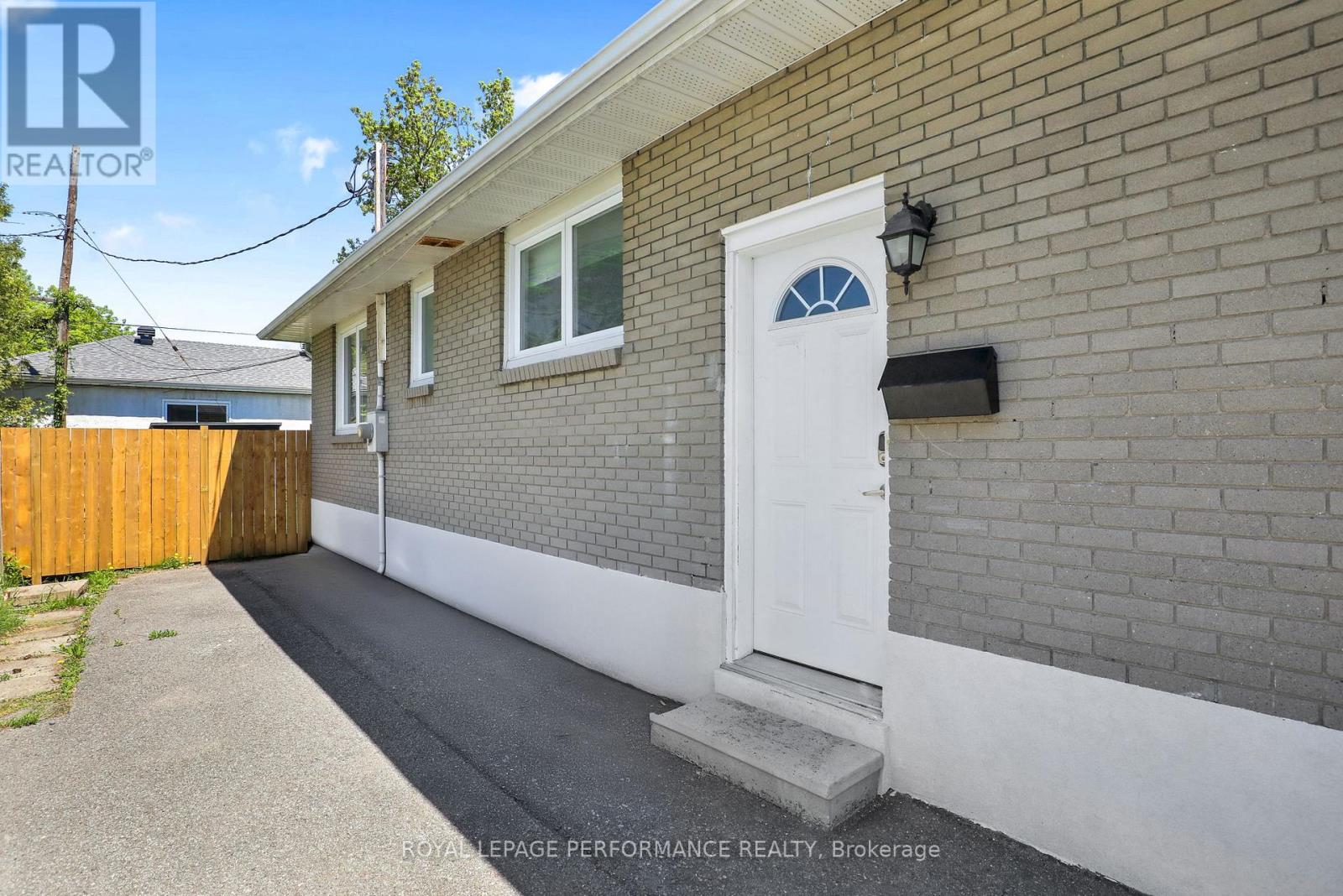 Lower Unit - 940 Brant Lower Unit Street, Ottawa, Ontario  K1K 3N2 - Photo 3 - X13222106