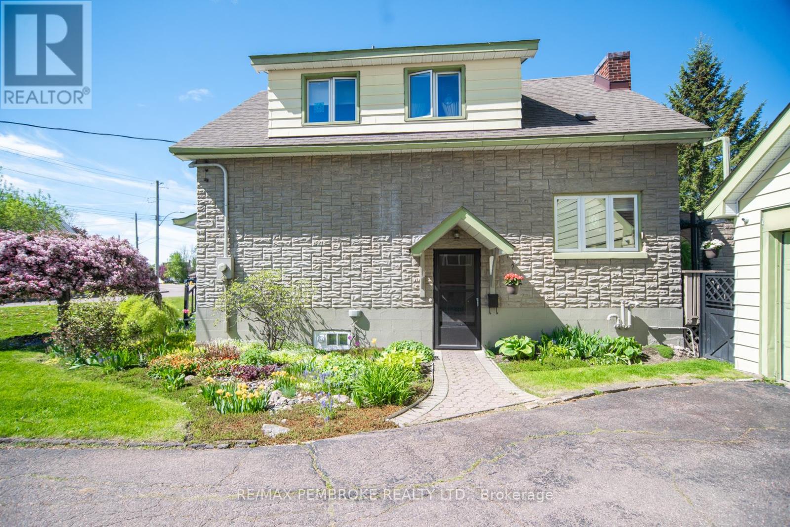 554 Eganville Road, Pembroke, Ontario  K8A 4E8 - Photo 3 - X13222086