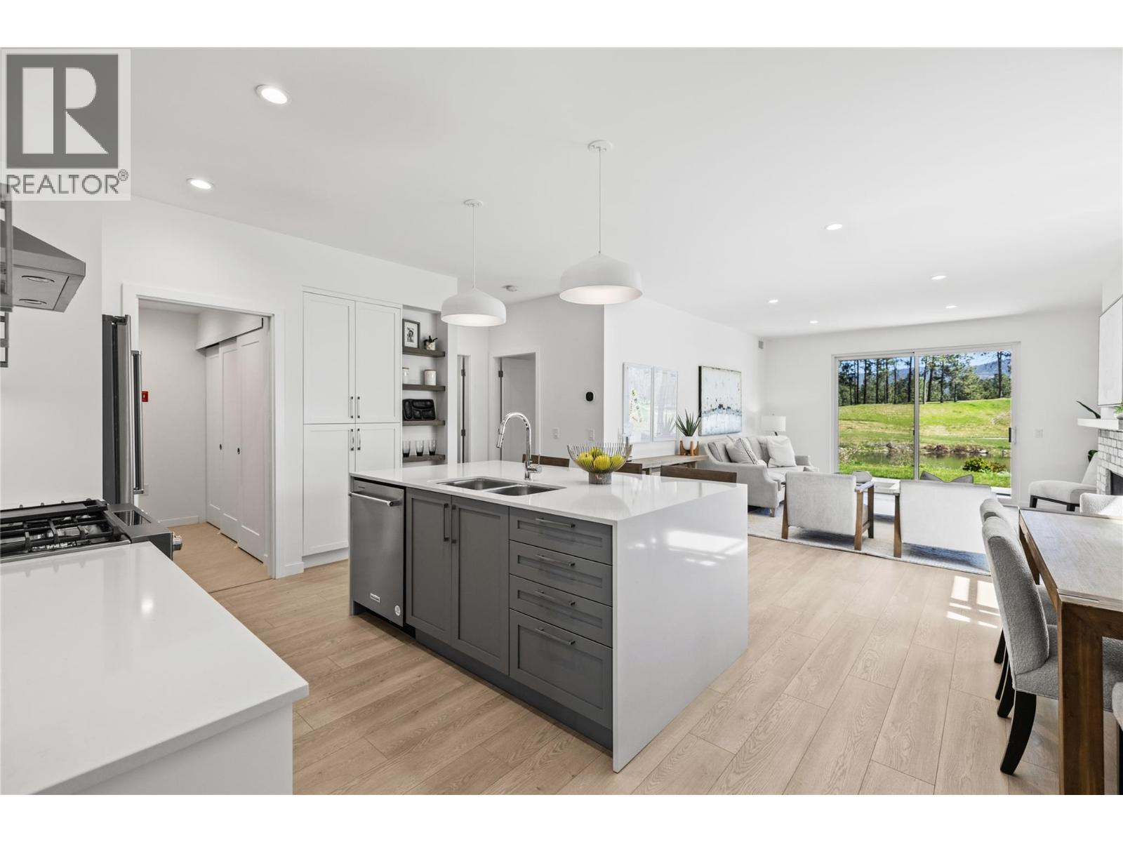 1979 Country Club Drive Unit# 12, Kelowna, British Columbia  V1V 0H6 - Photo 4 - 10379074