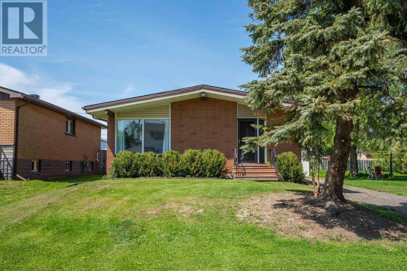 135 Lewis Rd, Sault Ste. Marie, Ontario  P6A 4G6 - Photo 3 - SM261241