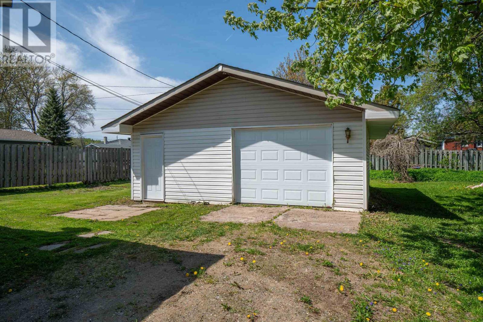 135 Lewis Rd, Sault Ste. Marie, Ontario  P6A 4G6 - Photo 4 - SM261241