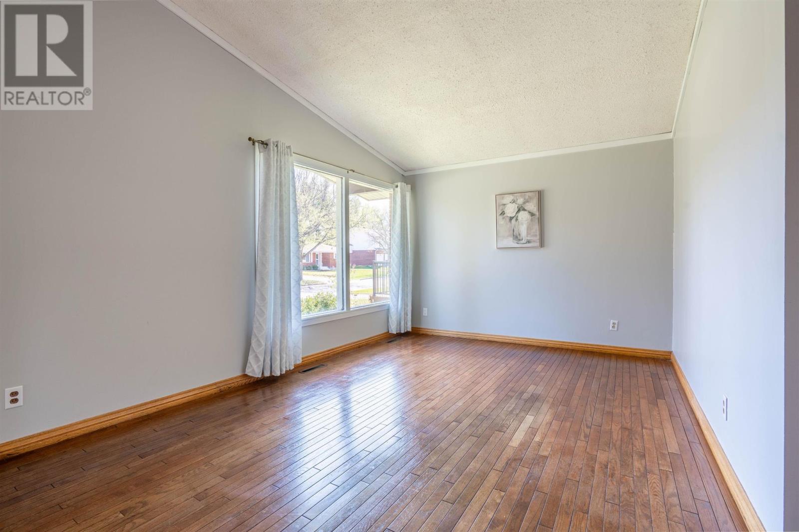 135 Lewis Rd, Sault Ste. Marie, Ontario  P6A 4G6 - Photo 8 - SM261241