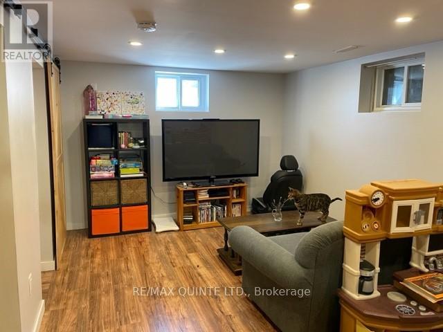 42 Fourth Avenue, Quinte West (Trenton Ward), Ontario  K8V 5H7 - Photo 13 - X12835172