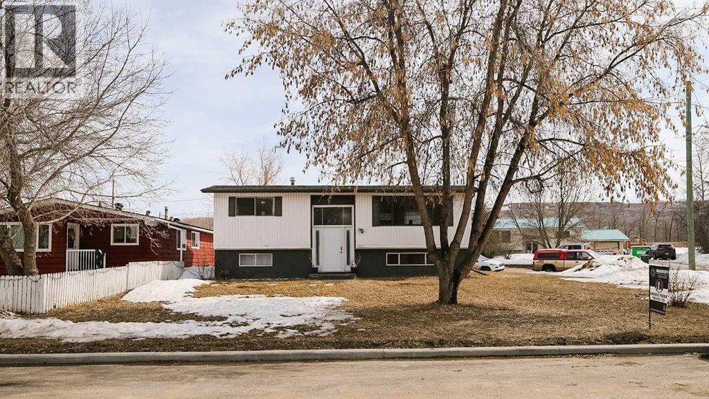 11237 91 Street, Peace River, Alberta  T8S 1P7 - Photo 2 - A2303698