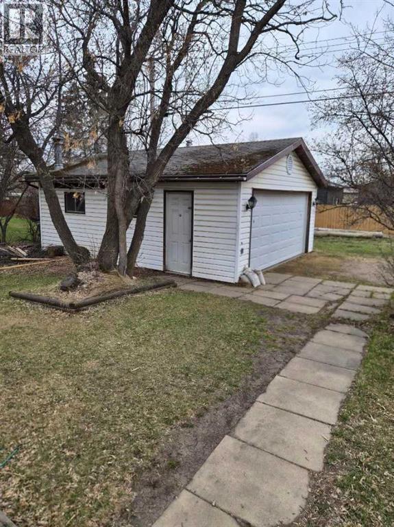 707 3 Avenue, Beaverlodge, Alberta  T0H 0C0 - Photo 17 - A2309020