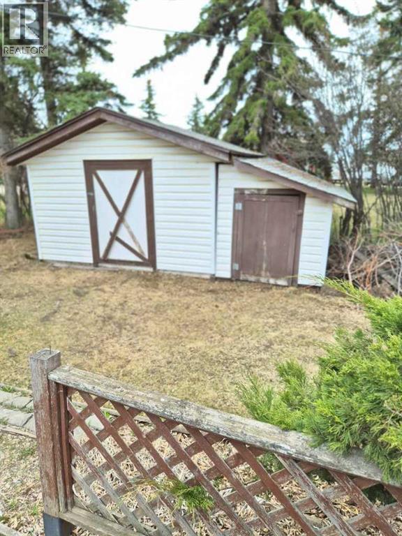 707 3 Avenue, Beaverlodge, Alberta  T0H 0C0 - Photo 18 - A2309020