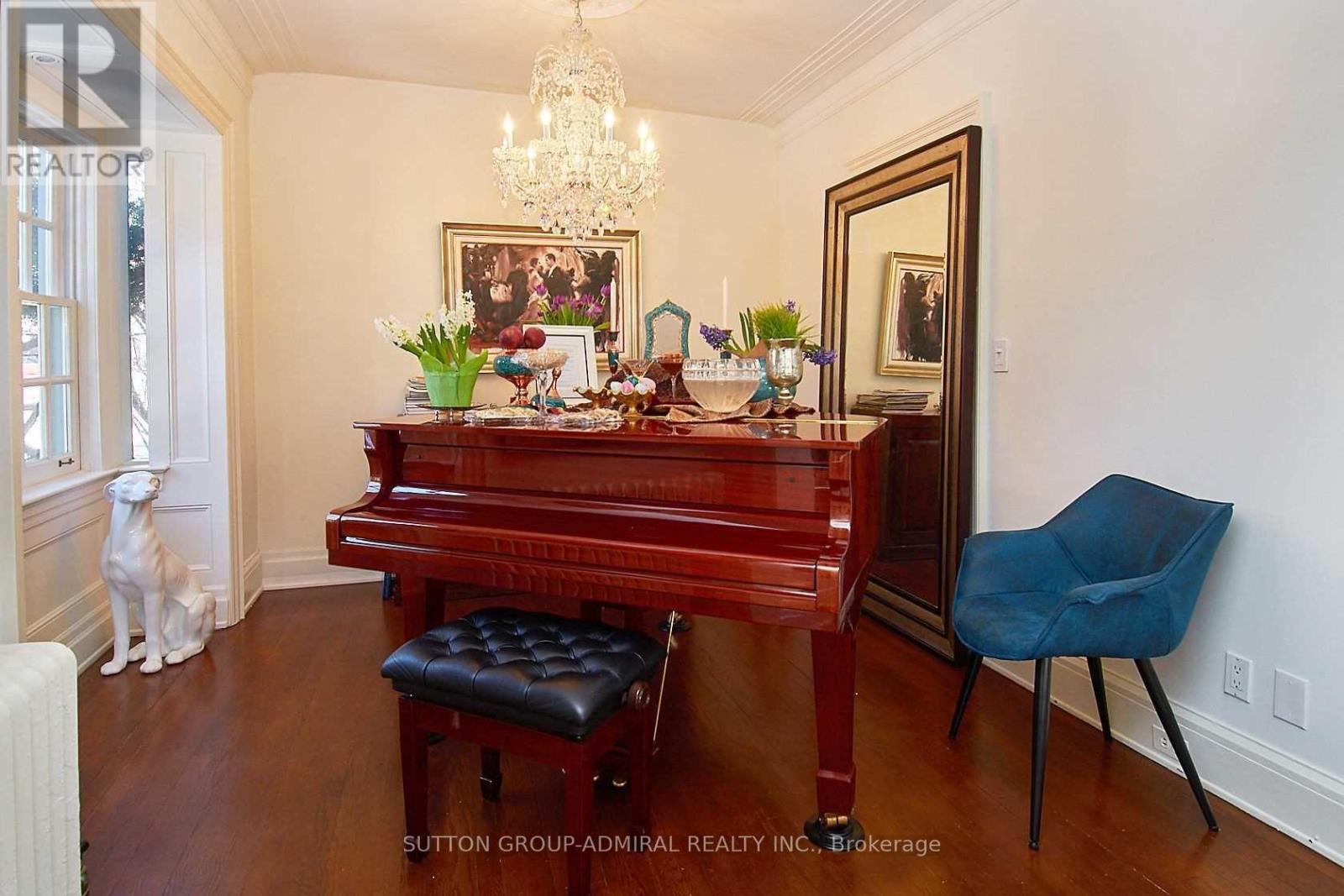 63 Highland Avenue, Toronto, Ontario  M4W 2A2 - Photo 6 - C13221900