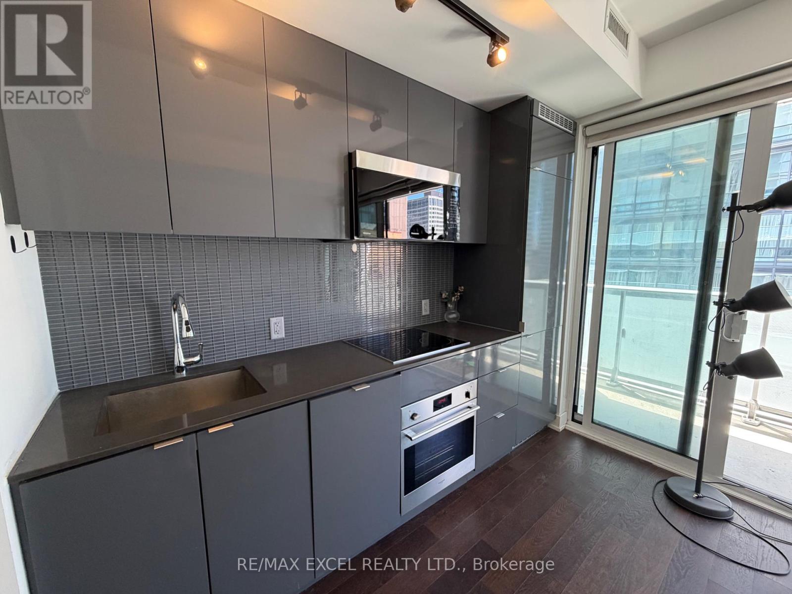 1802 - 7 Grenville Street, Toronto, Ontario  M4Y 0E9 - Photo 2 - C13221954