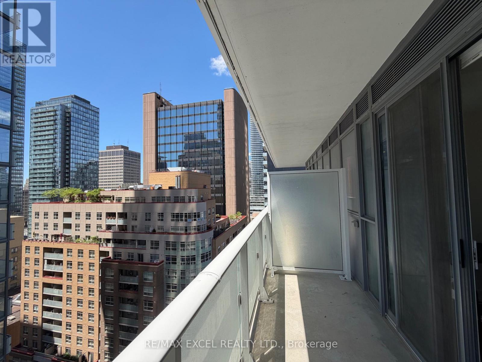 1802 - 7 Grenville Street, Toronto, Ontario  M4Y 0E9 - Photo 3 - C13221954