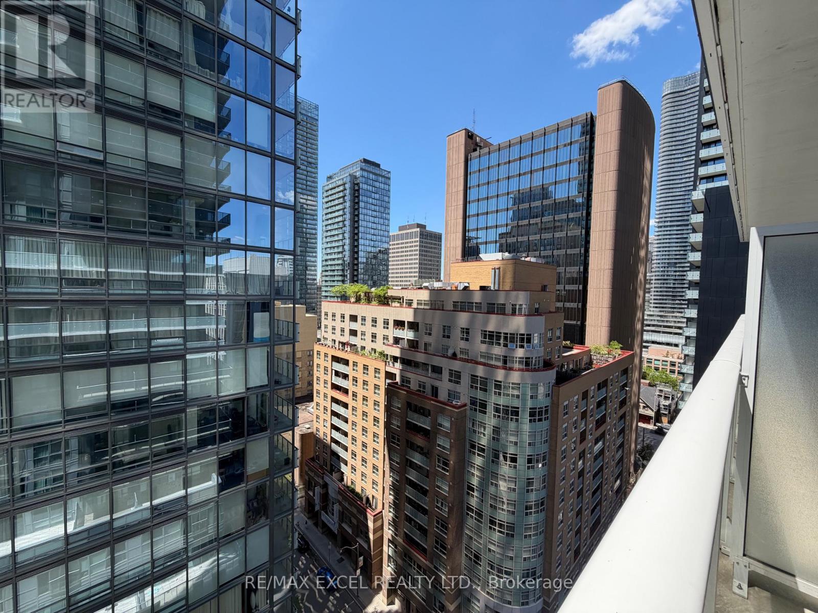 1802 - 7 Grenville Street, Toronto, Ontario  M4Y 0E9 - Photo 4 - C13221954