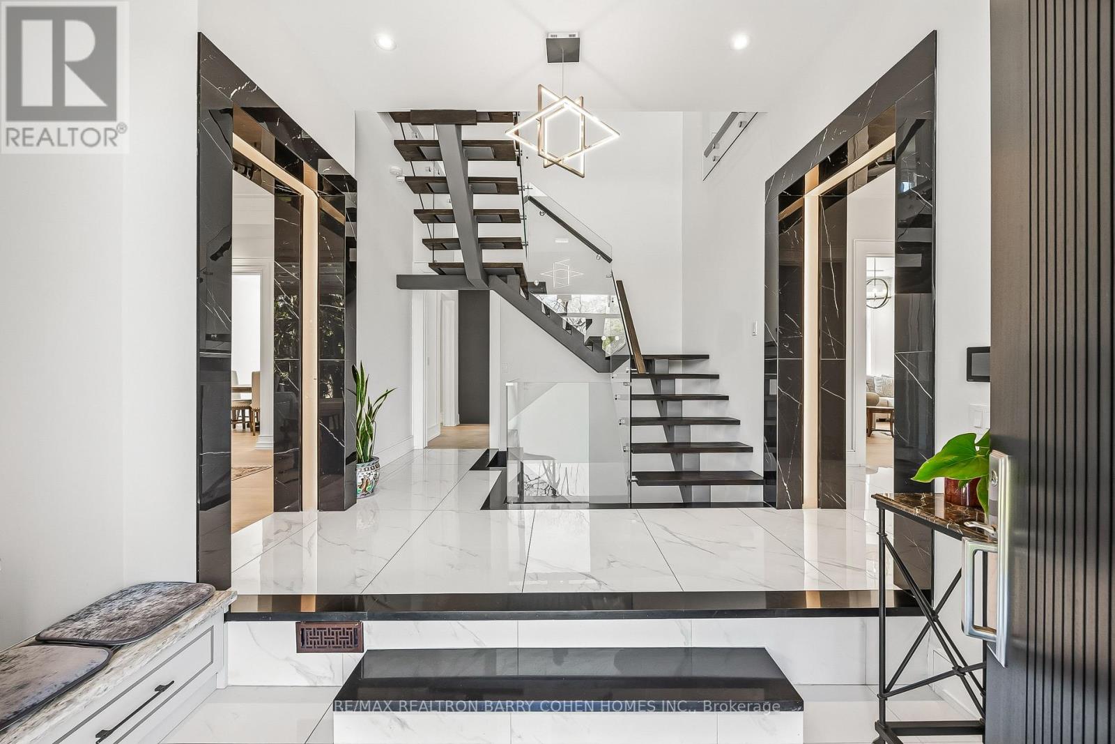 2 Hemford Crescent, Toronto, Ontario  M3B 2S5 - Photo 2 - C13222030