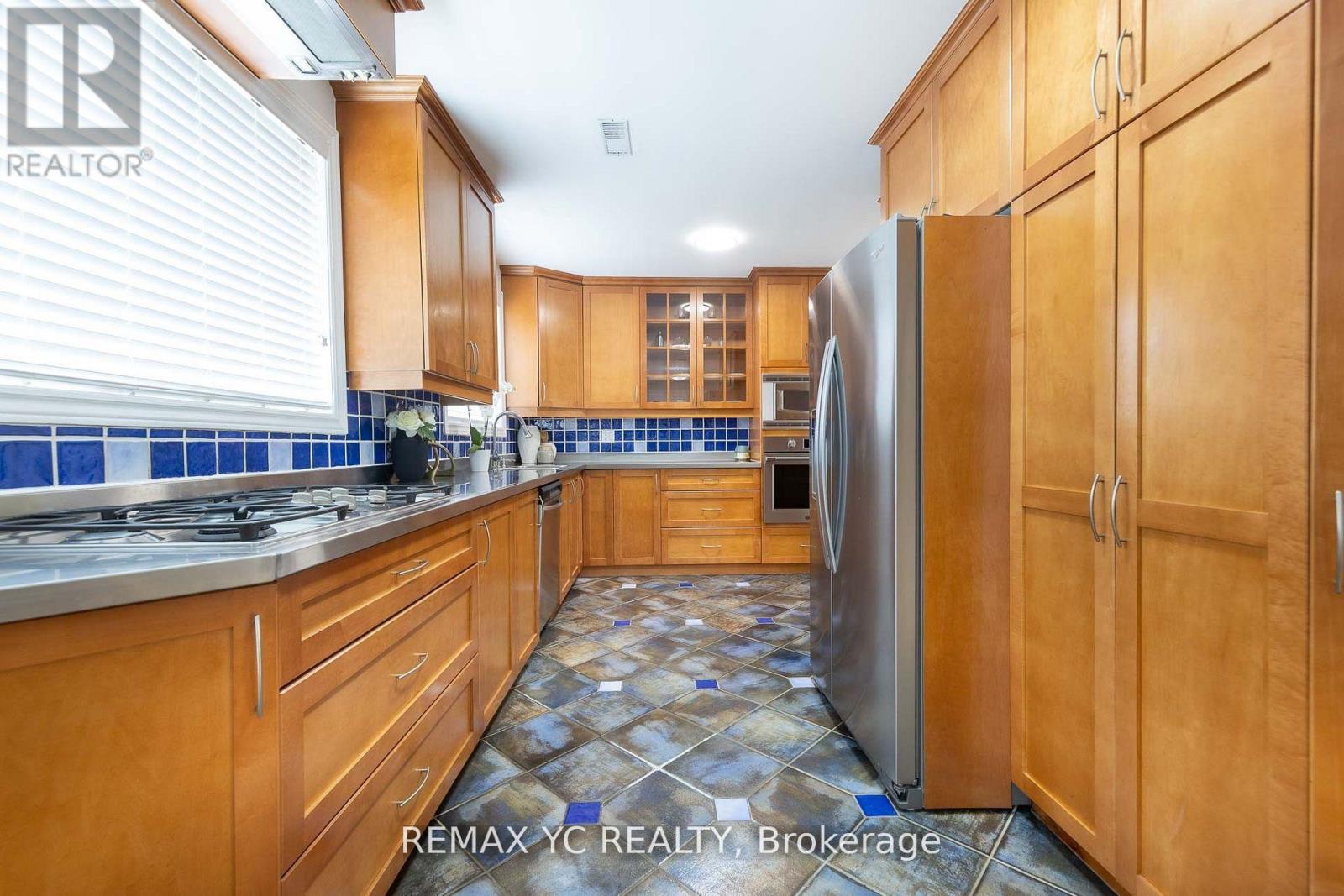 18 Mullet Road, Toronto, Ontario  M2M 2A6 - Photo 11 - C13222236