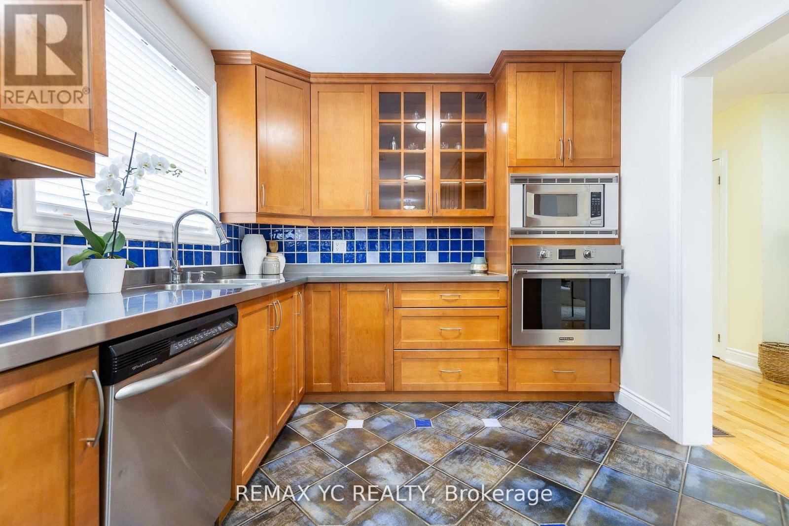 18 Mullet Road, Toronto, Ontario  M2M 2A6 - Photo 13 - C13222236