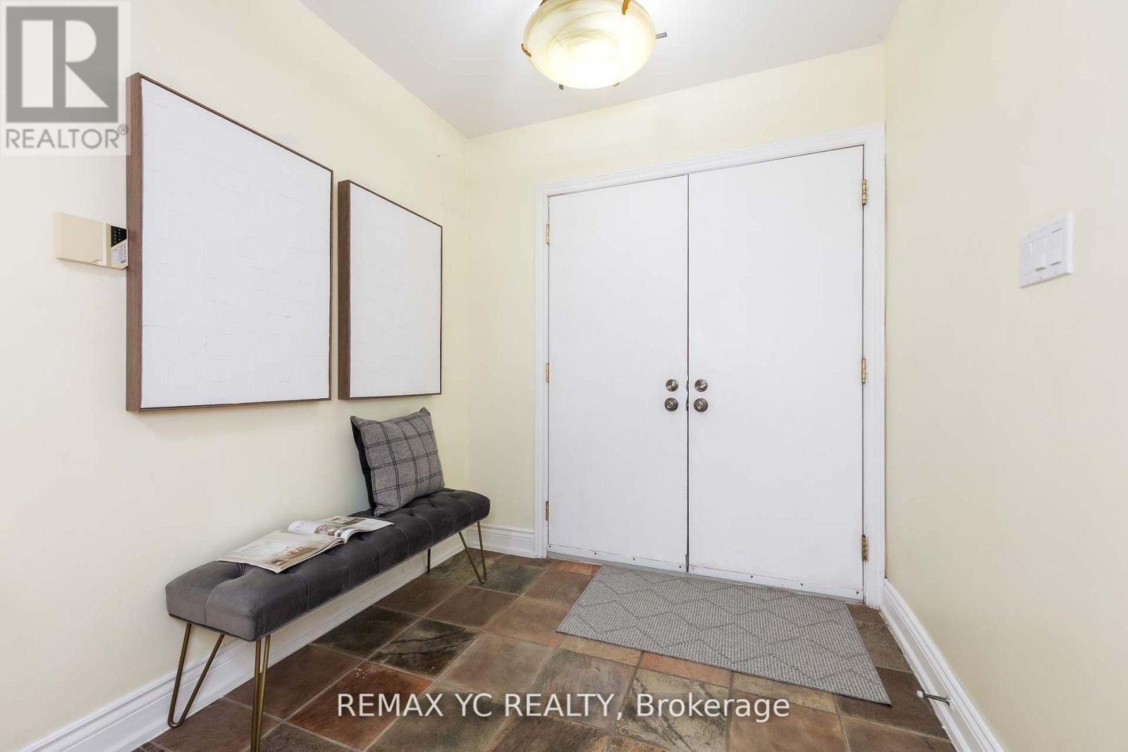 18 Mullet Road, Toronto, Ontario  M2M 2A6 - Photo 3 - C13222236