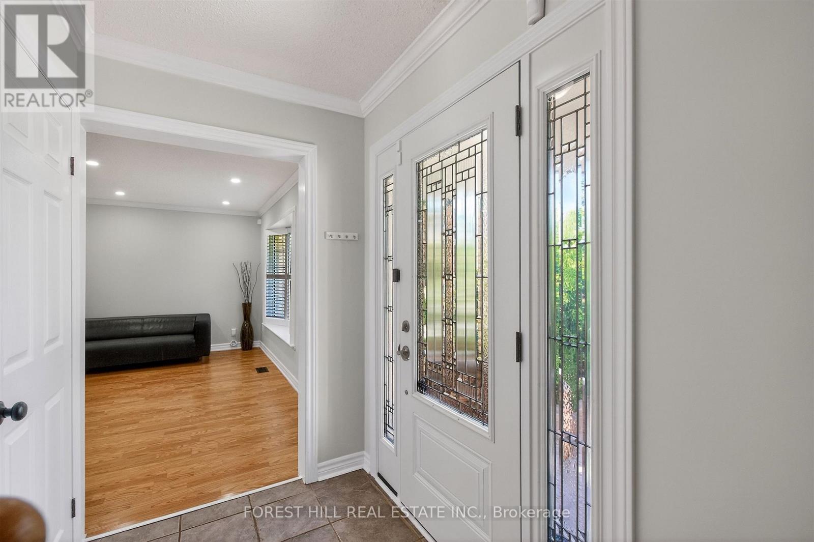 51 Winston Crescent, Whitby, Ontario  L1N 6Y3 - Photo 5 - E13221918