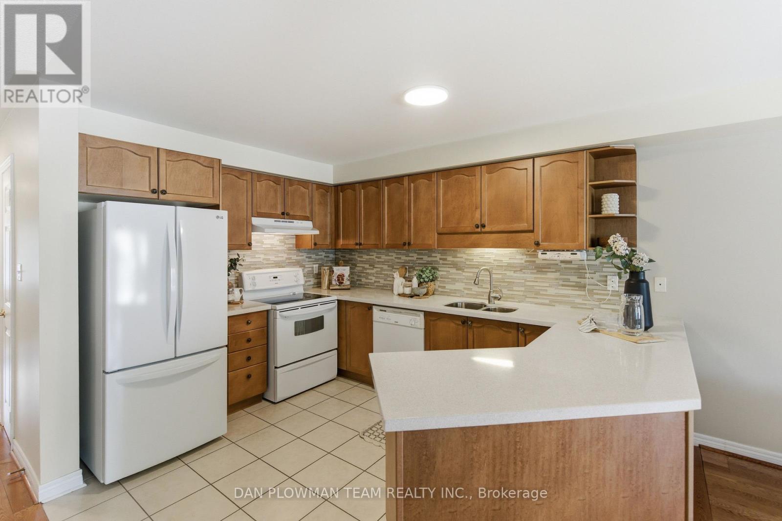 19 Davidson Street, Whitby, Ontario  L1P 1V9 - Photo 6 - E13222140