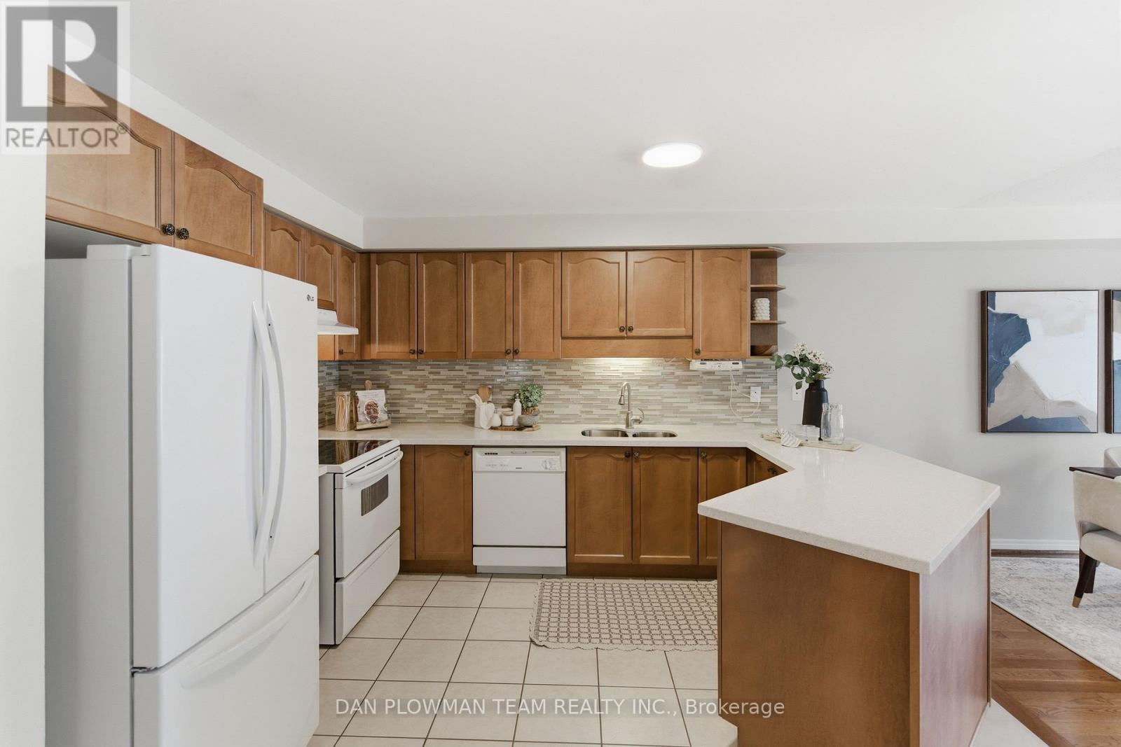19 Davidson Street, Whitby, Ontario  L1P 1V9 - Photo 8 - E13222140