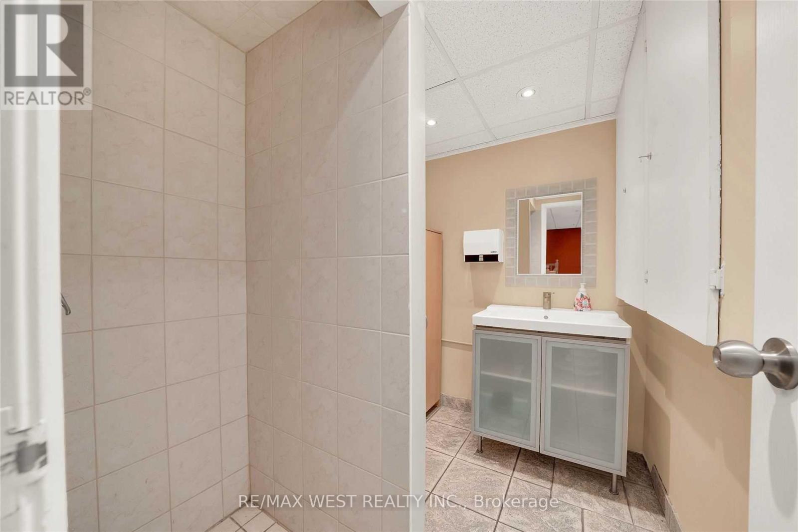 4b - 133 Regina Road, Vaughan, Ontario  L4L 8L9 - Photo 15 - N13221956
