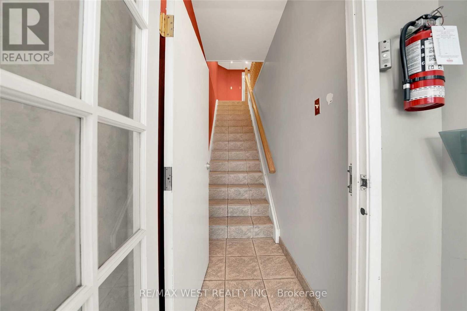4b - 133 Regina Road, Vaughan, Ontario  L4L 8L9 - Photo 4 - N13221956